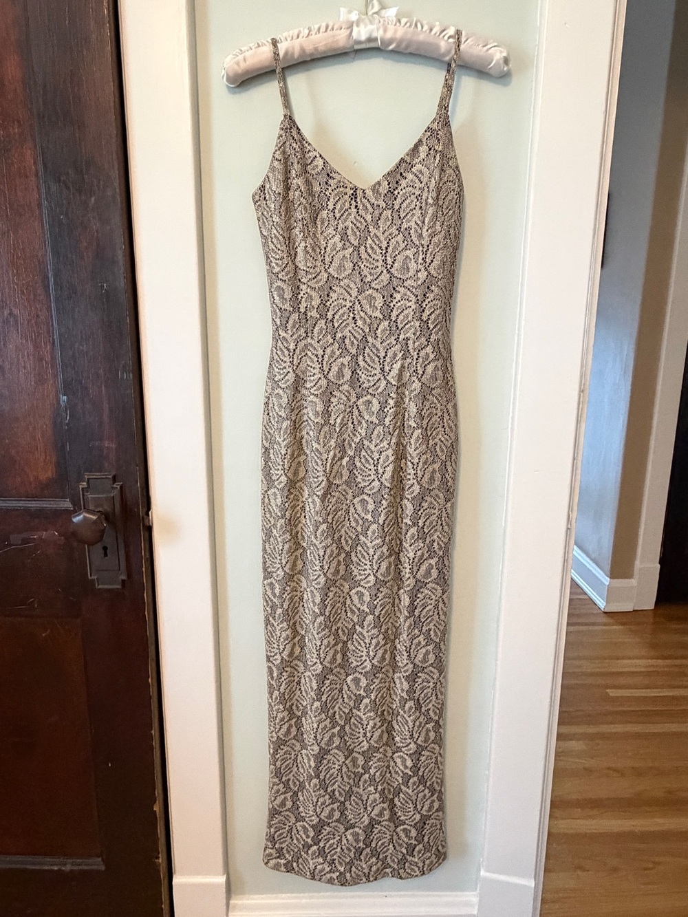 🌹 Bari Jay Gold Lace-Effect Evening Gown with Spaghetti Straps and a Shawl #0167